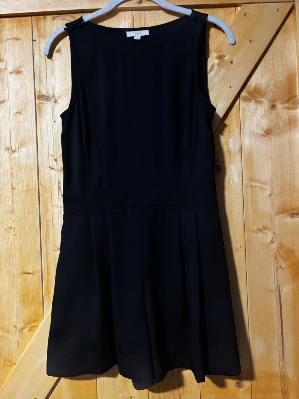 LOFT Black Sleeveless Pleated Shorts Romper with Pockets - Size 0